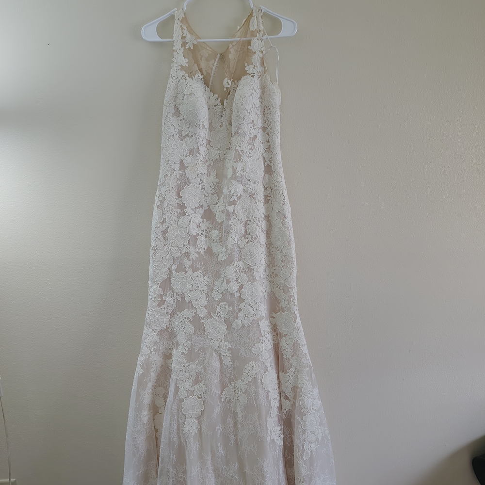 Elegant Lace Wedding Dress